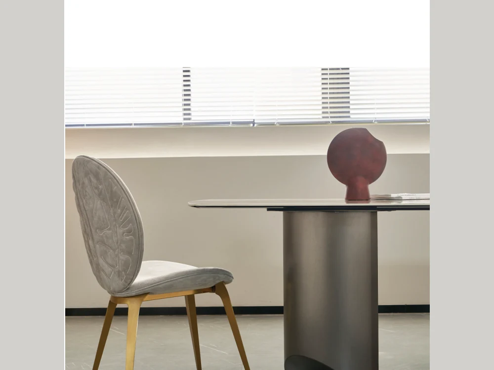 DT721 Dining Table detail thumbnail